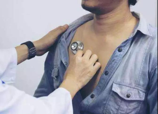 男人也会患乳腺肿瘤,出现这种肿块,发现要去查一下(图3)