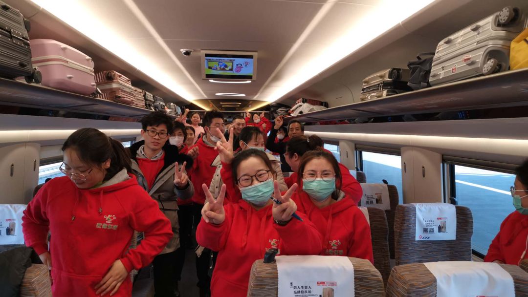 高铁在武汉临时停车，只为送一支瑶医医疗队提前下车(图2)