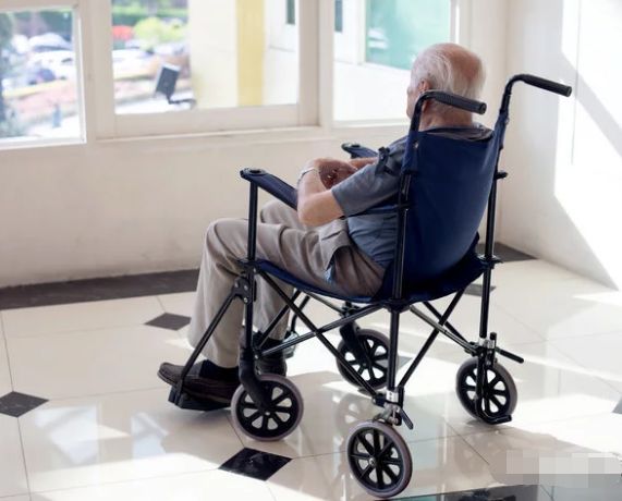 老人60岁以上是癌症爆发期!8点抗癌经验,帮老人健康度过...(图2)